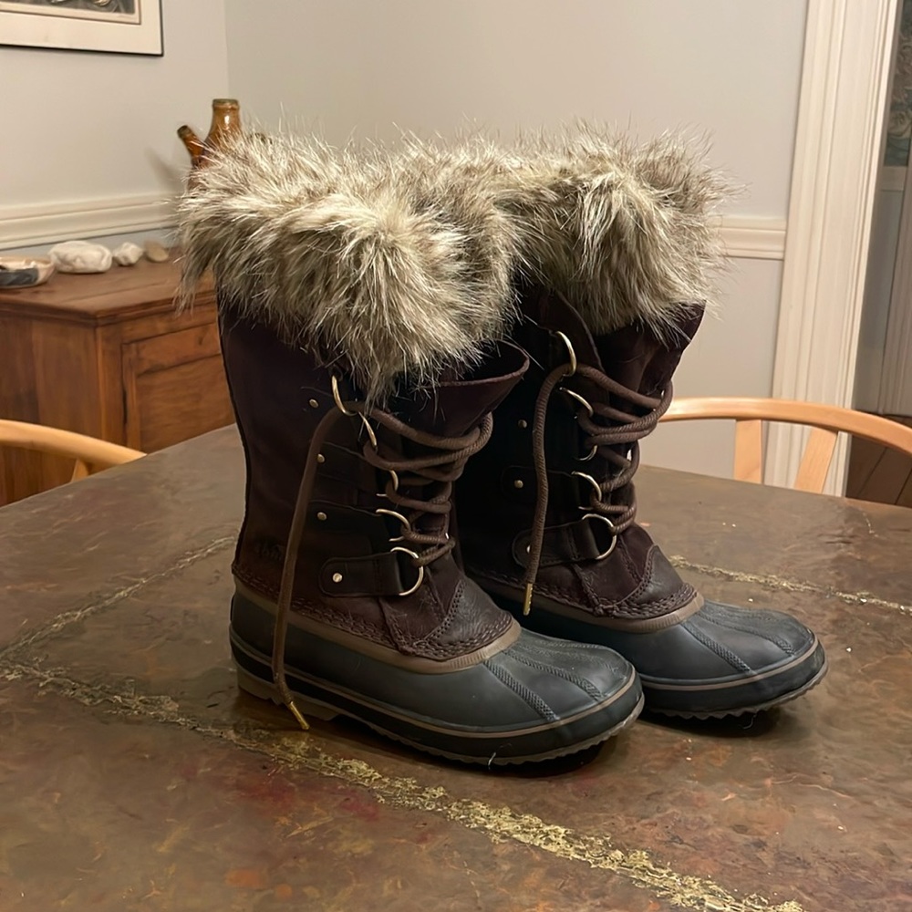 Sorel Women’s Lace-up Winter Boots